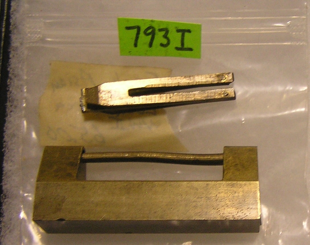 Antique solid brass oriental lock and key set: Antique solid brass oriental lock and key set est. value $75.00-$100.00