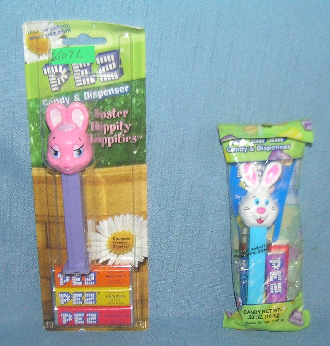 Pair of vintage PEZ Candy containers: Pair of vintage PEZ Candy containers est. value $25.00-$30.00