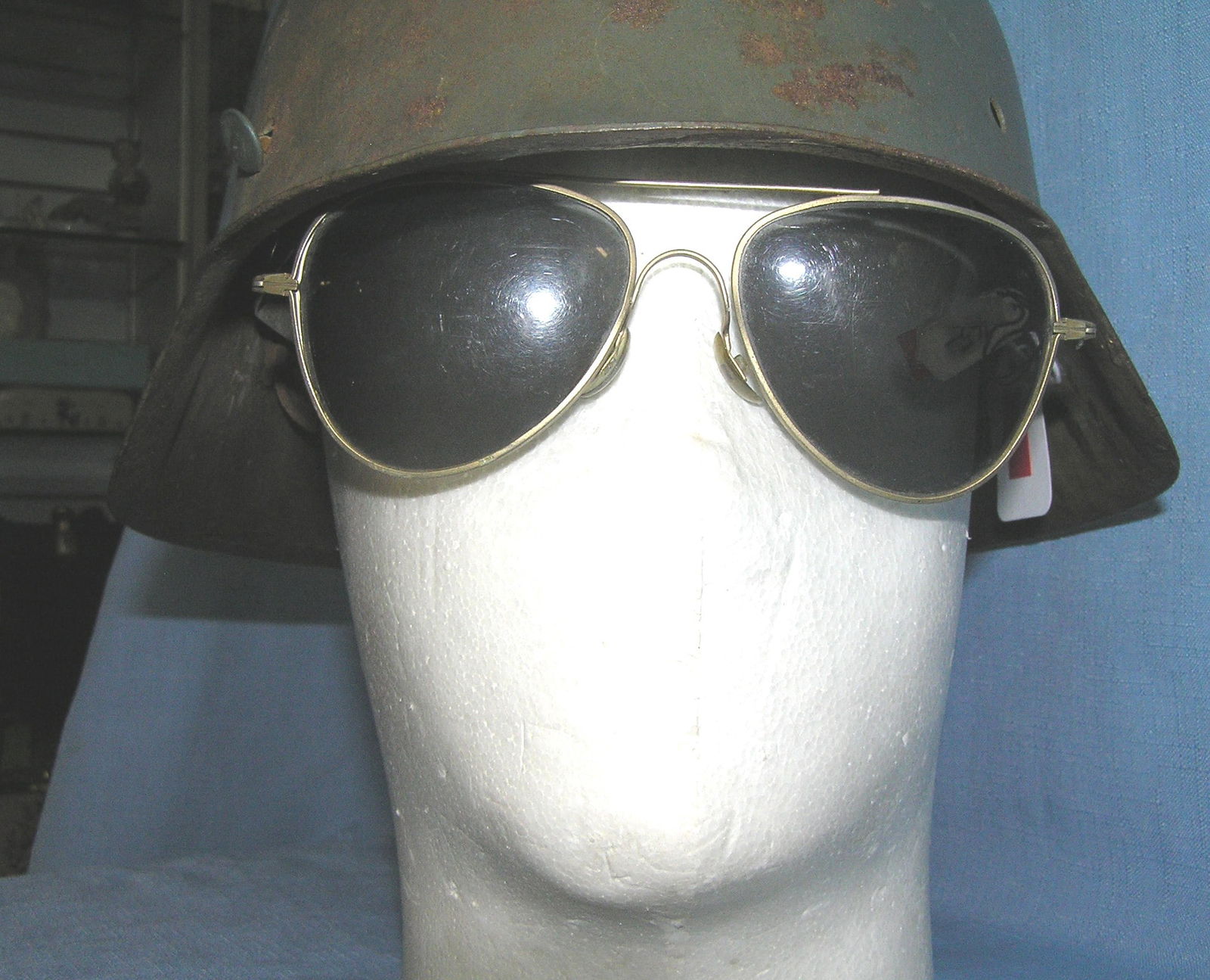 Pair of signed Foster Grant aviator sunglasses: Pair of signed Foster Grant aviator sunglasses est. value $50.00-$60.00