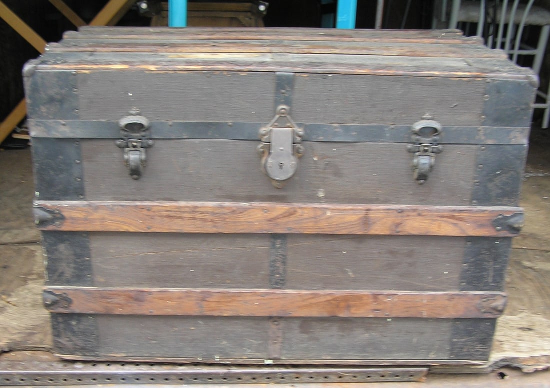 Antique travel/storage trunk: Antique travel/storage trunk great early wood and metal historical trunk, this antique trunk is the same that many immagrants used when they came to America from Europe over 100 years ago est. value $
