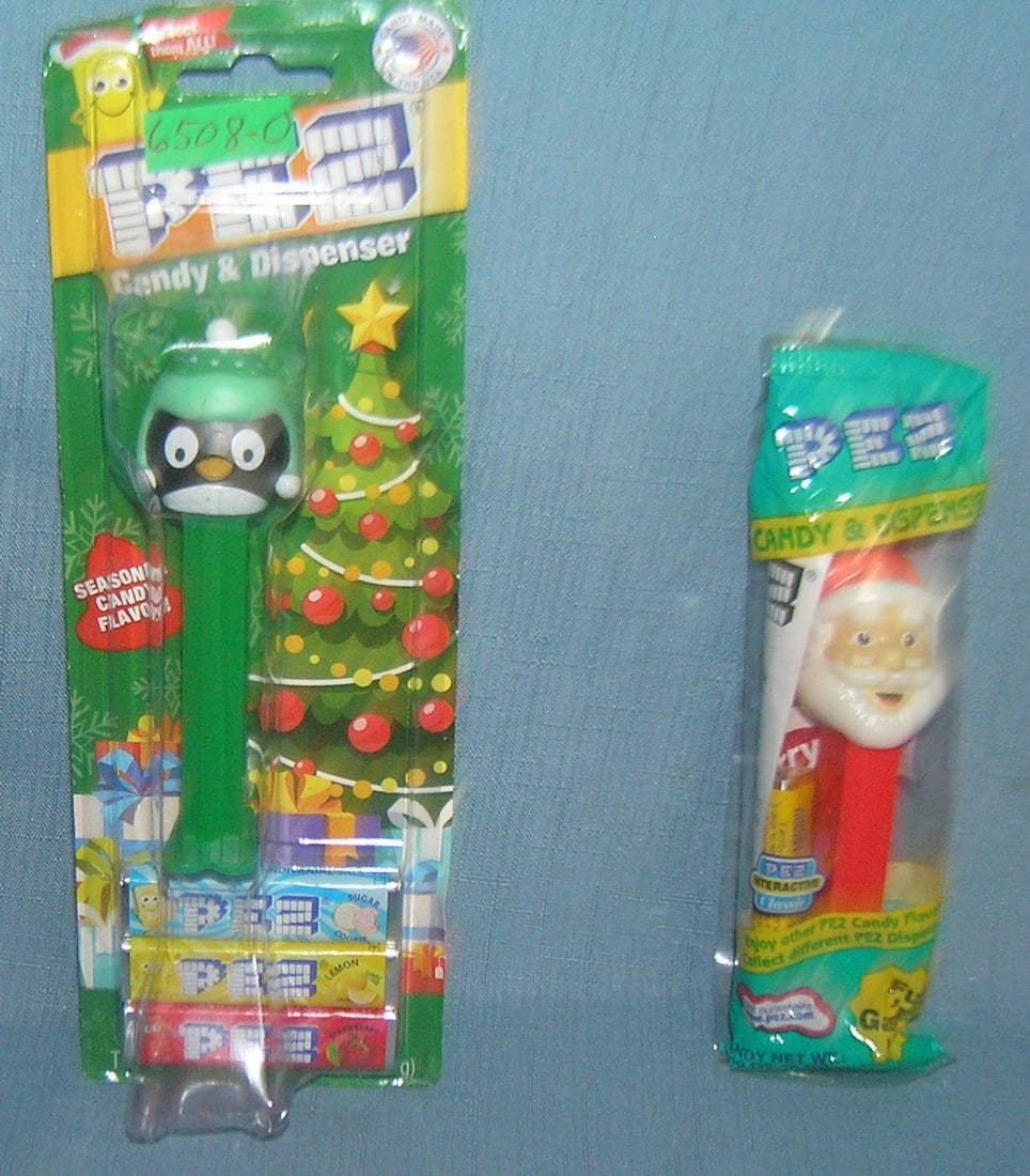 Pair of vintage PEZ Candy containers: Pair of vintage PEZ Candy containers est. value $25.00-$30.00