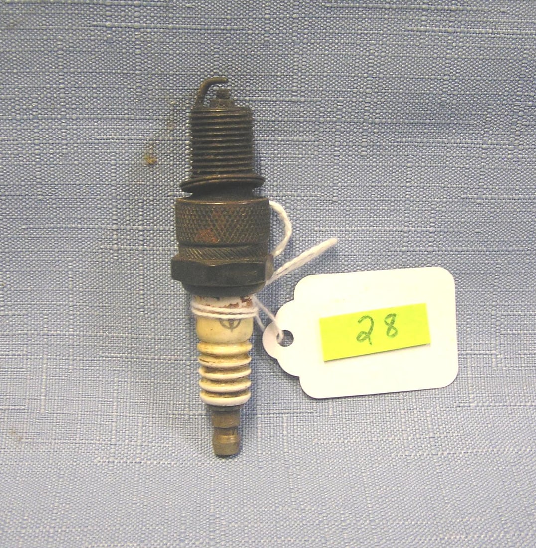 Early Autolite spark plug: Early Autolite spark plug est. value $25.00-$30.00