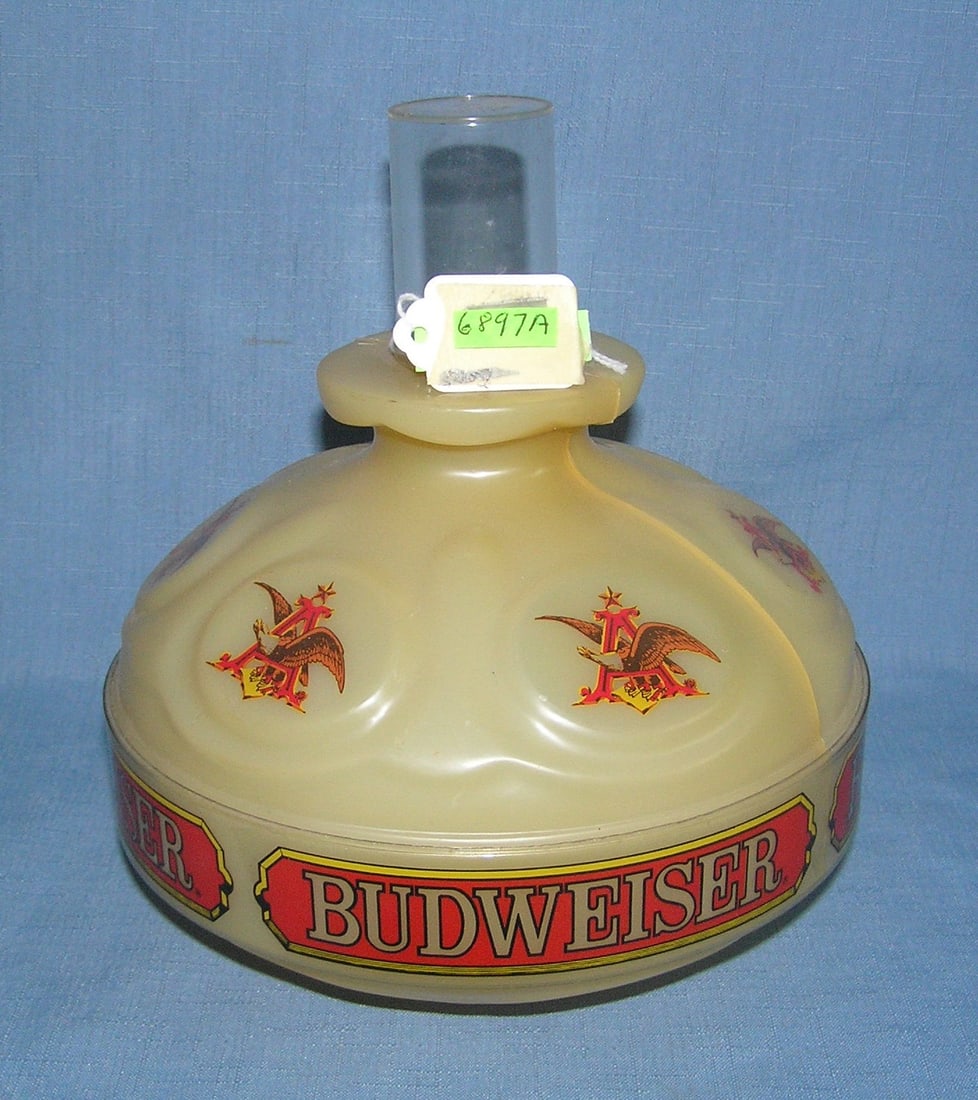 Budwieser advertising lamp globe: Budwieser advertising lamp globe est. value $75.00-$80.00