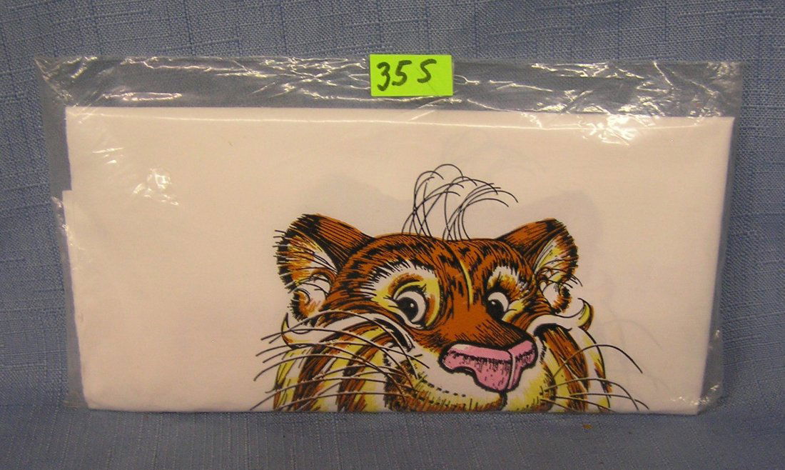 Vintage souvenir Exxon tiger promotional giveaway: Vintage souvenir Exxon tiger promotional giveaway travel bag $15.00-$20.00