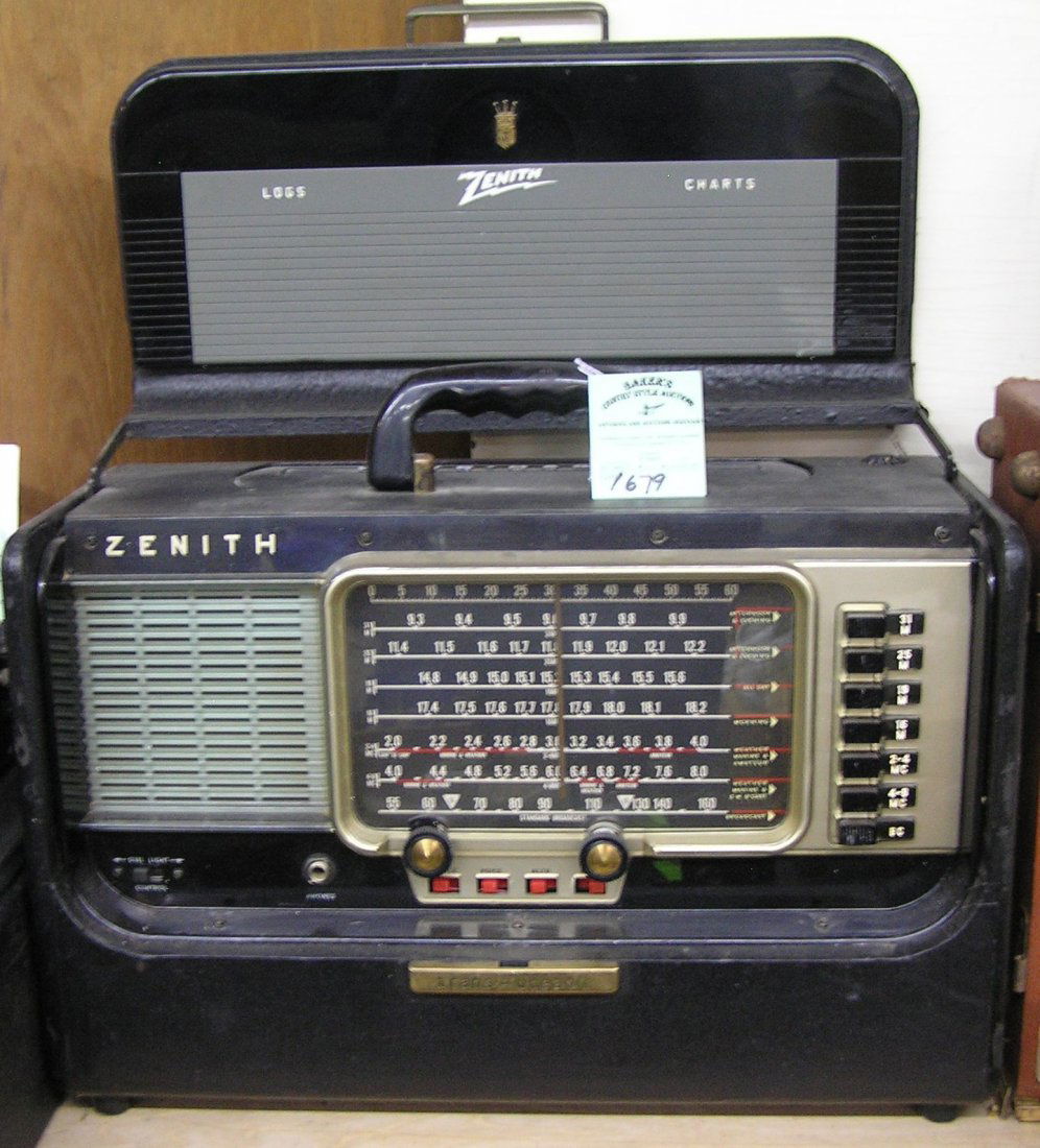 Vintage Zenith trans oceanic radio: Vintage Zenith trans oceanic radio est. value $150.00-$200.00