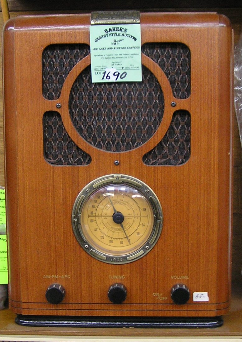 Thomas Edison style table top radio: Thomas Edison style table top radio 1934 design retro electric radio plays and works great est. value $65.00-$75.00