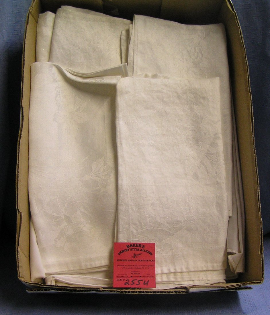 Round tablecloth with six napkins: Round tablecloth with six napkins est. value $35.00-$45.00