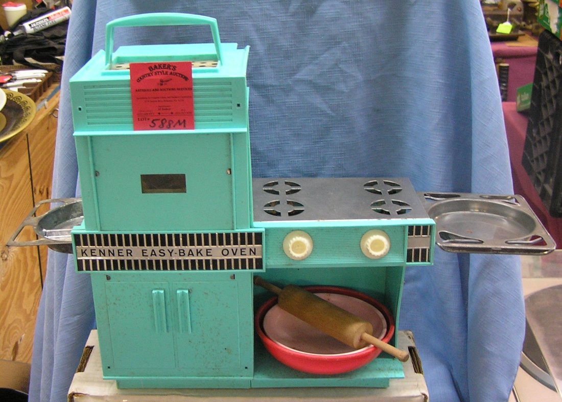 Vintage Easy Bake Oven: Vintage Easy Bake Oven est. value $50.00-$60.00