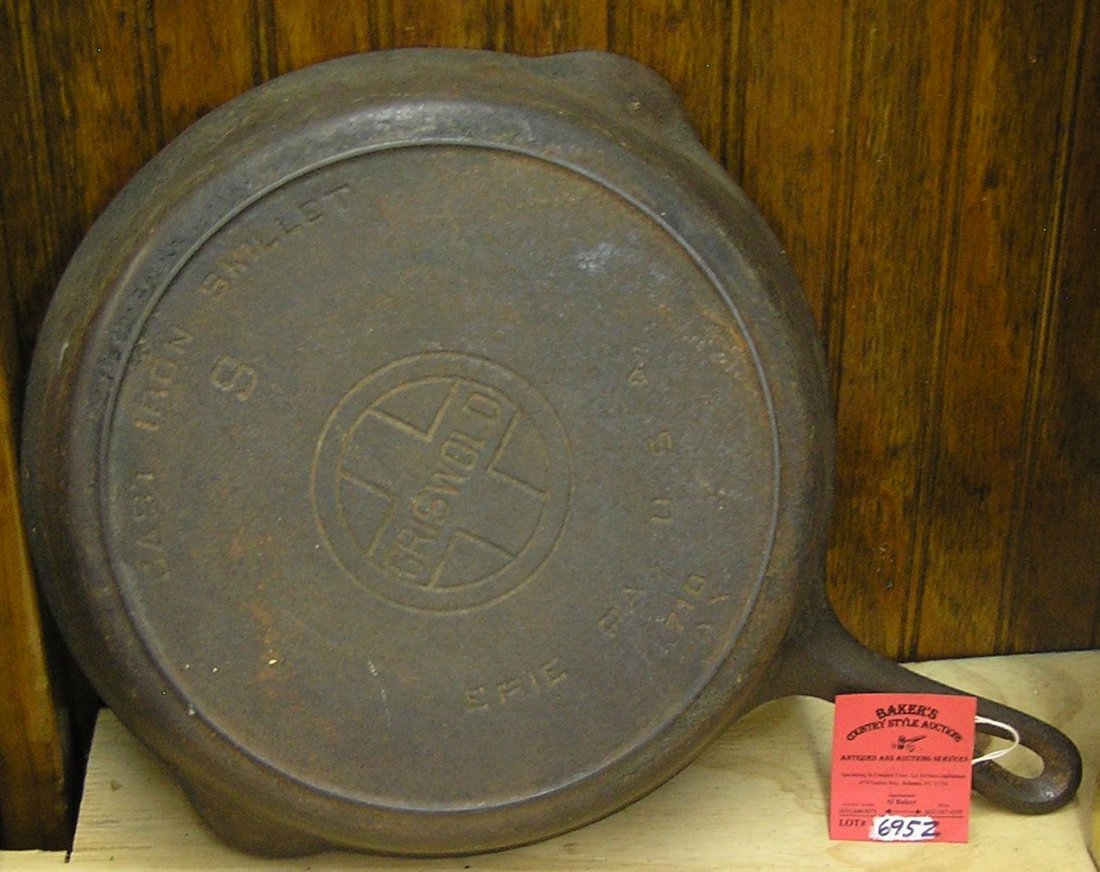Antique cast iron skillet #90 by Griswold: Antique cast iron skillet #90 by Griswold 1930's est. value $40.00-$50.00