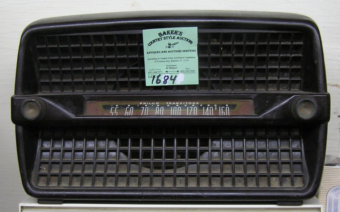 Vintage Philco table top radio: Vintage Philco table top radio est. value $65.00-$75.00