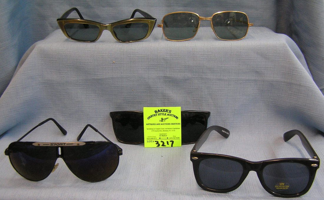 Group of vintage eye ware: Group of vintage eye ware est. value $25.00-$30.00