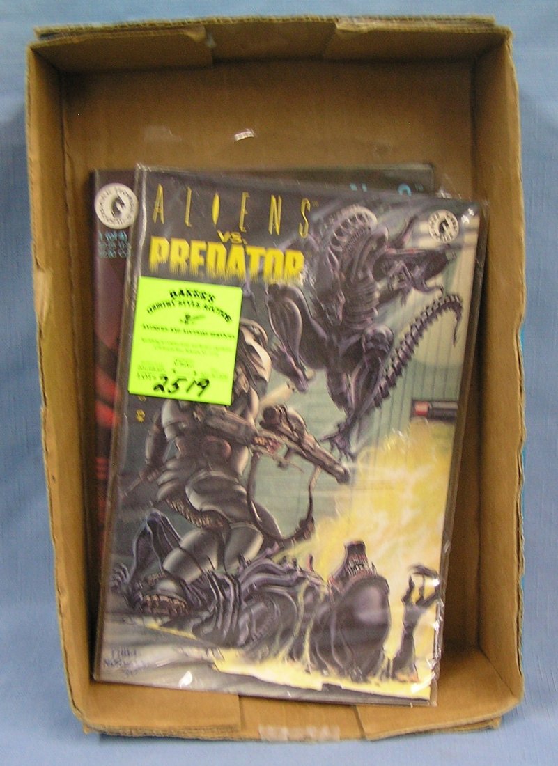 Collection of vintage Alien and Predator comic books: Collection of vintage Alien and Predator comic books est. value $25.00-$30.00