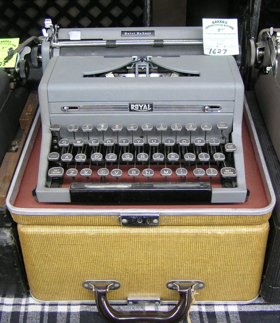 Vintage Royal typewriter with original case: Vintage Royal typewriter with original case est. value $100.00-$150.00