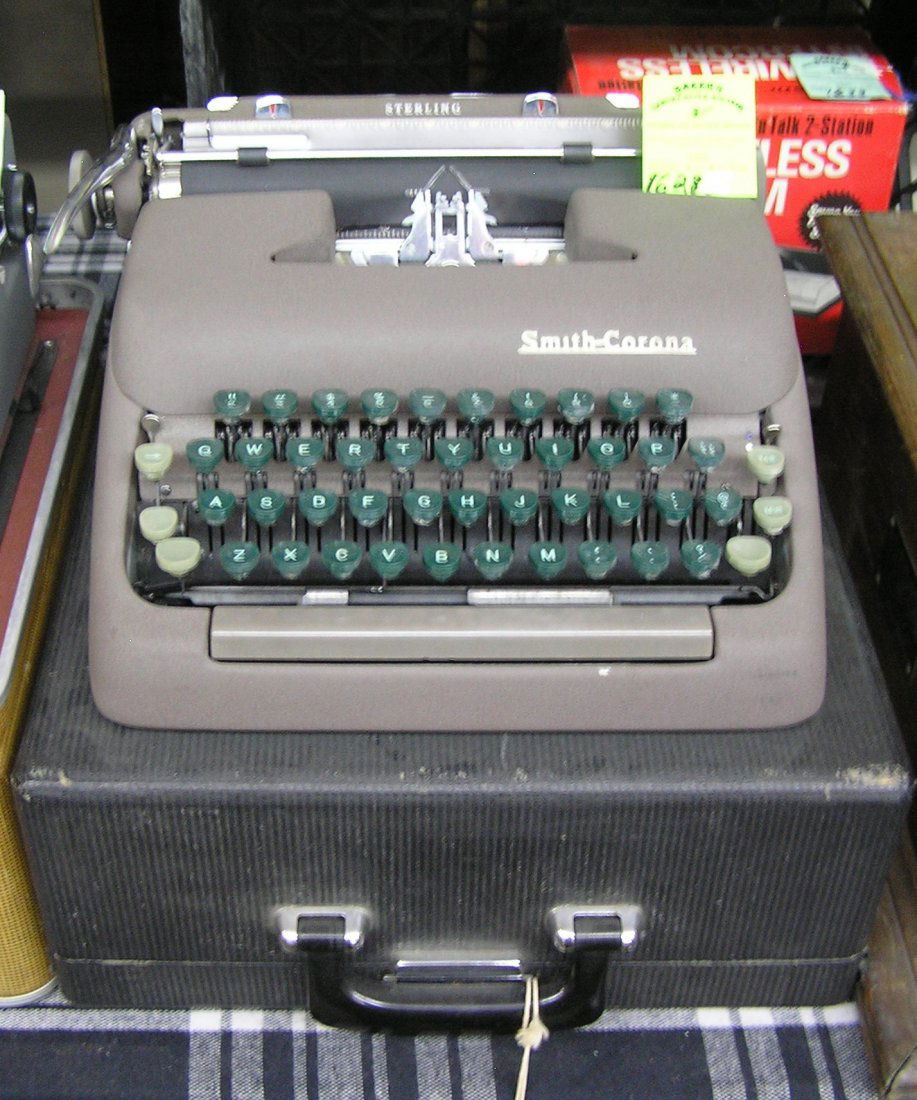 Vintage Smith Corona typewriter with original case: Vintage Smith Corona typewriter with original case est. value $100.00-$150.00