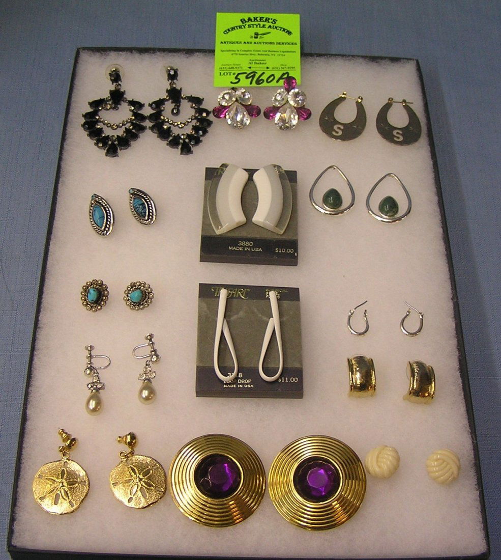 Collection of vintage costume jewelry earrings: Collection of vintage costume jewelry earrings includes Trifari $50.00-$60.00