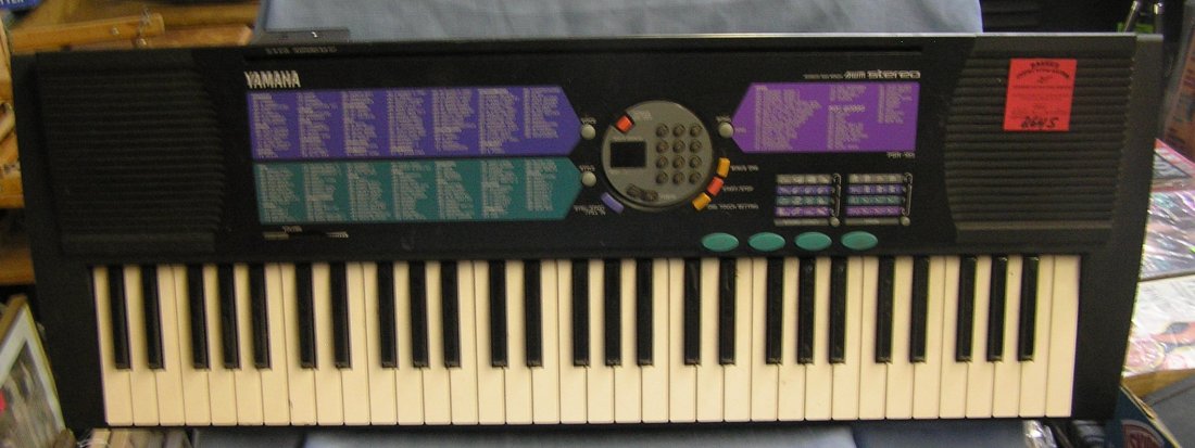 Yamaha advanced wave memory stereo electronic keyboard: Yamaha advanced wave memory stereo electronic keyboard est. value $75.00-$100.00