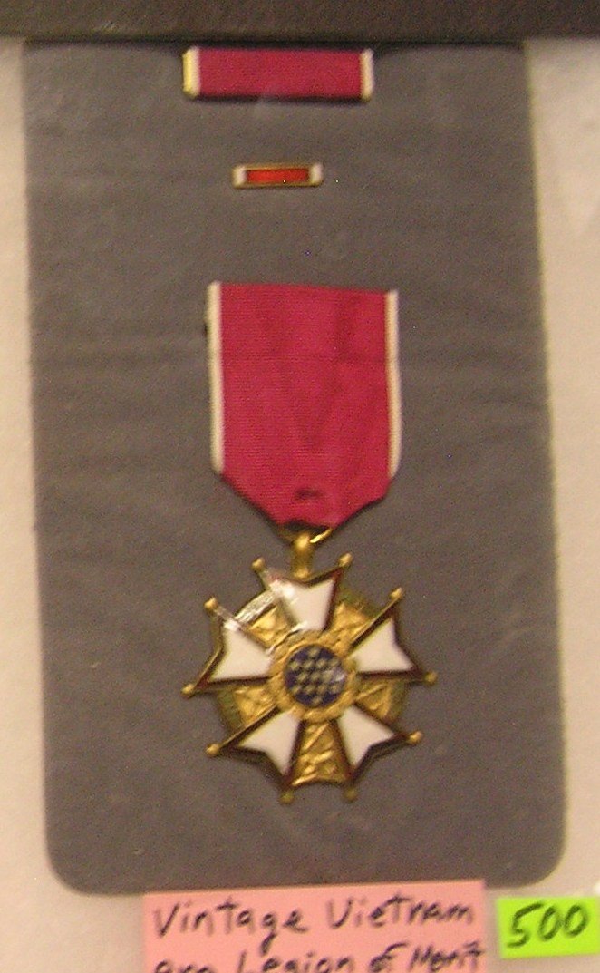 Vintage Vietnam era legion of merit medal, ribbon and: Vintage Vietnam era legion of merit medal, ribbon and bar set est. value $125.00-$150.00