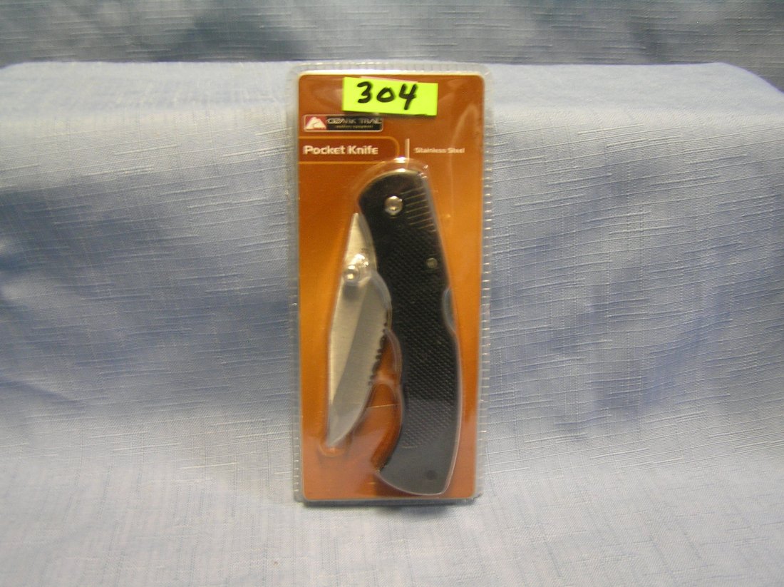 Ozark trail pocket knife mint in package: Ozark trail pocket knife mint in package est. value $30.00-$40.00