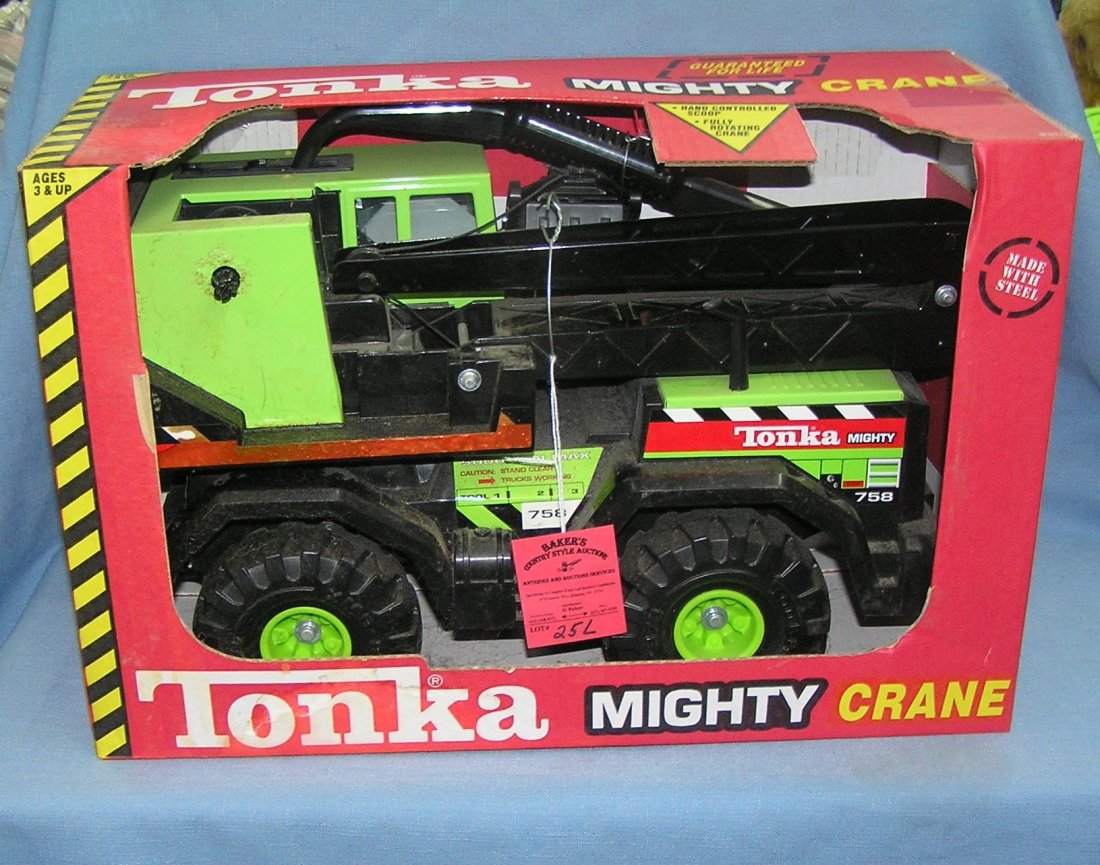 Mint and boxed Tonka crane construction toy: Mint and boxed Tonka crane construction toy est. value $40.00-$50.00