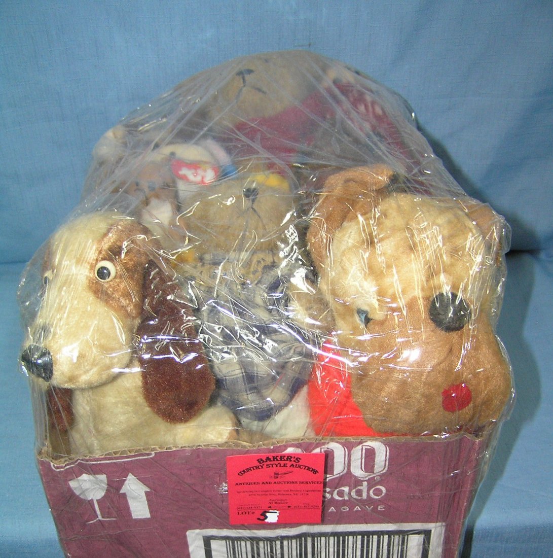 Estate box full of misc. stuffed animals: Estate box full of misc. stuffed animals including bears, Beanie Babies, beagle dog by R. Dakin Co. and more est. value $50.00-$75.00