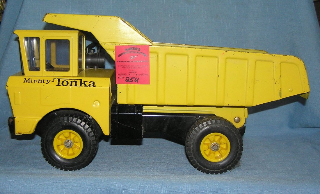Mighty Tonka dump truck: Mighty Tonka dump truck est. value $40.00-$50.00