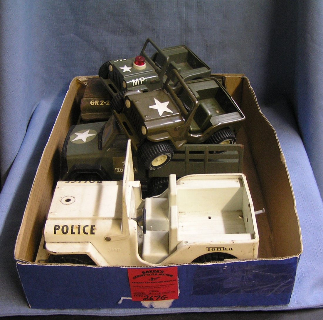 Box full of vintage Tonka toy jeeps: Box full of vintage Tonka toy jeeps est. value $80.00-$100.00