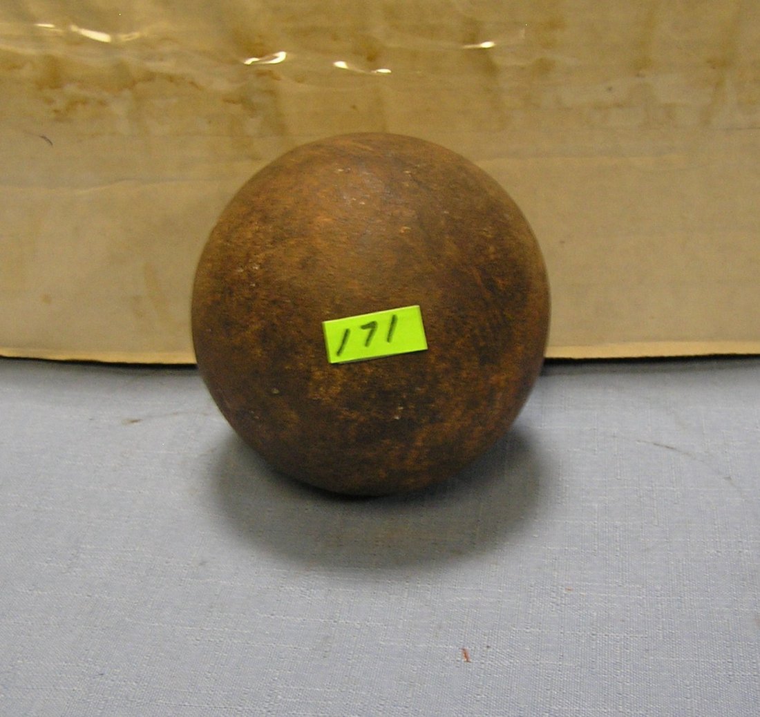 Civil War cannon ball: Civil War cannon ball heavy 4 inch round solid steel ball circa 1860’s est. value $250.00-$275.00