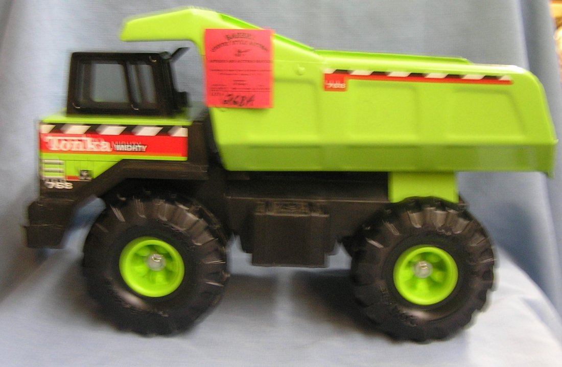 Large scale Tonka Mighty dump truck: Large scale Tonka Mighty dump truck est. value $40.00-$50.00