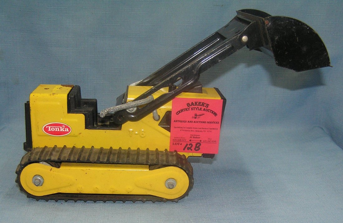 Vintage Tonka bull dozer: Vintage Tonka bull dozer est. value $30.00-$35.00