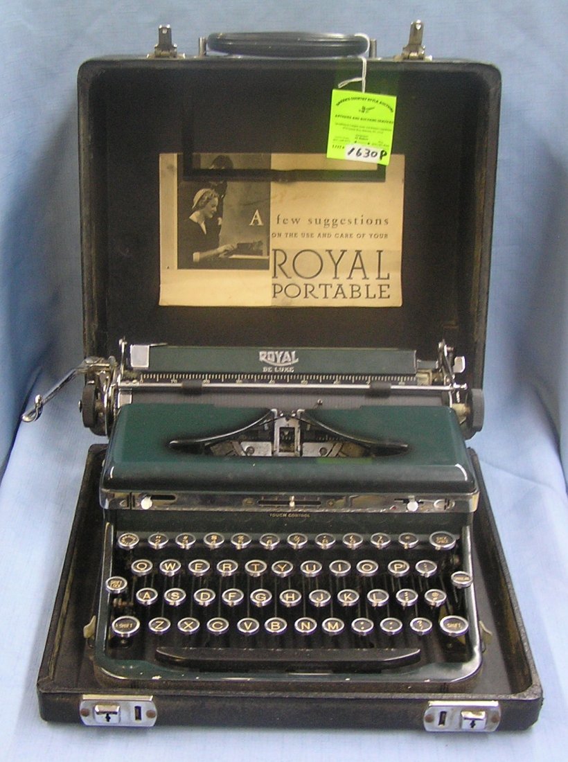 Antique Royal deluxe portable typewriter: antique Royal deluxe portable typewriter in original case circa 1930's excellent conditon est. value $225.00-$250.00