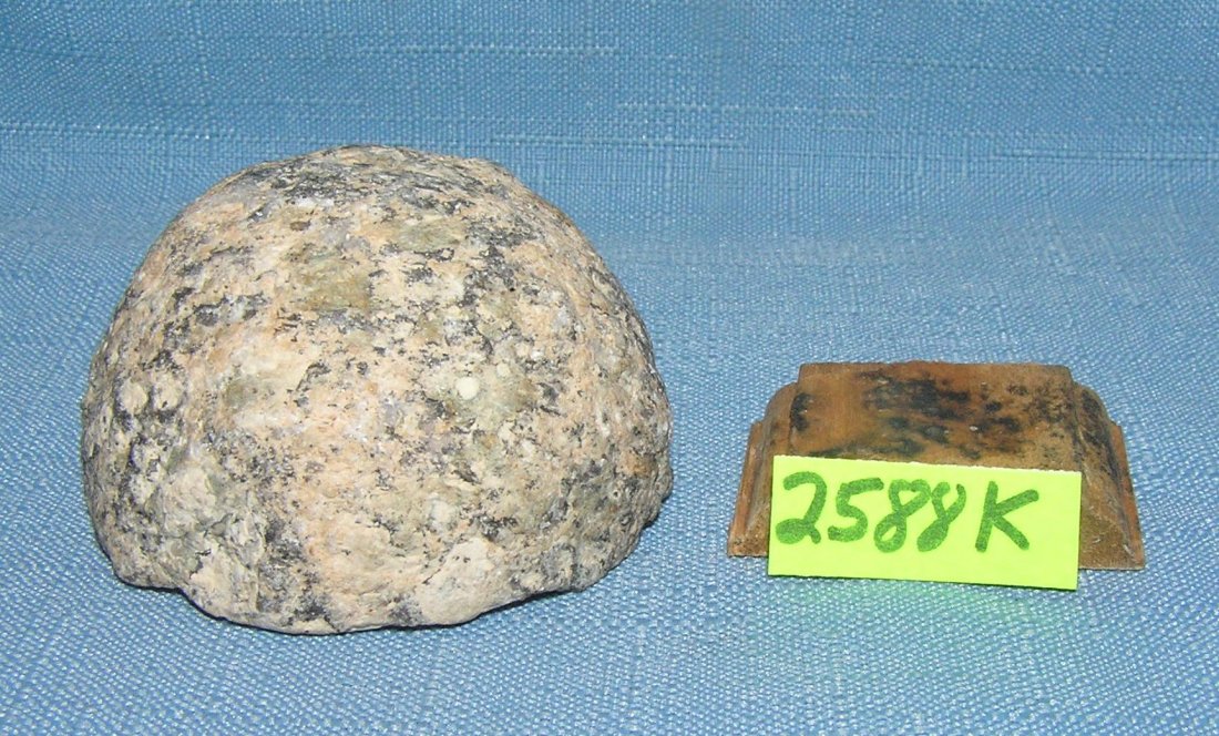 Antique mineral: Antique mineral est. value $40.00-$50.00