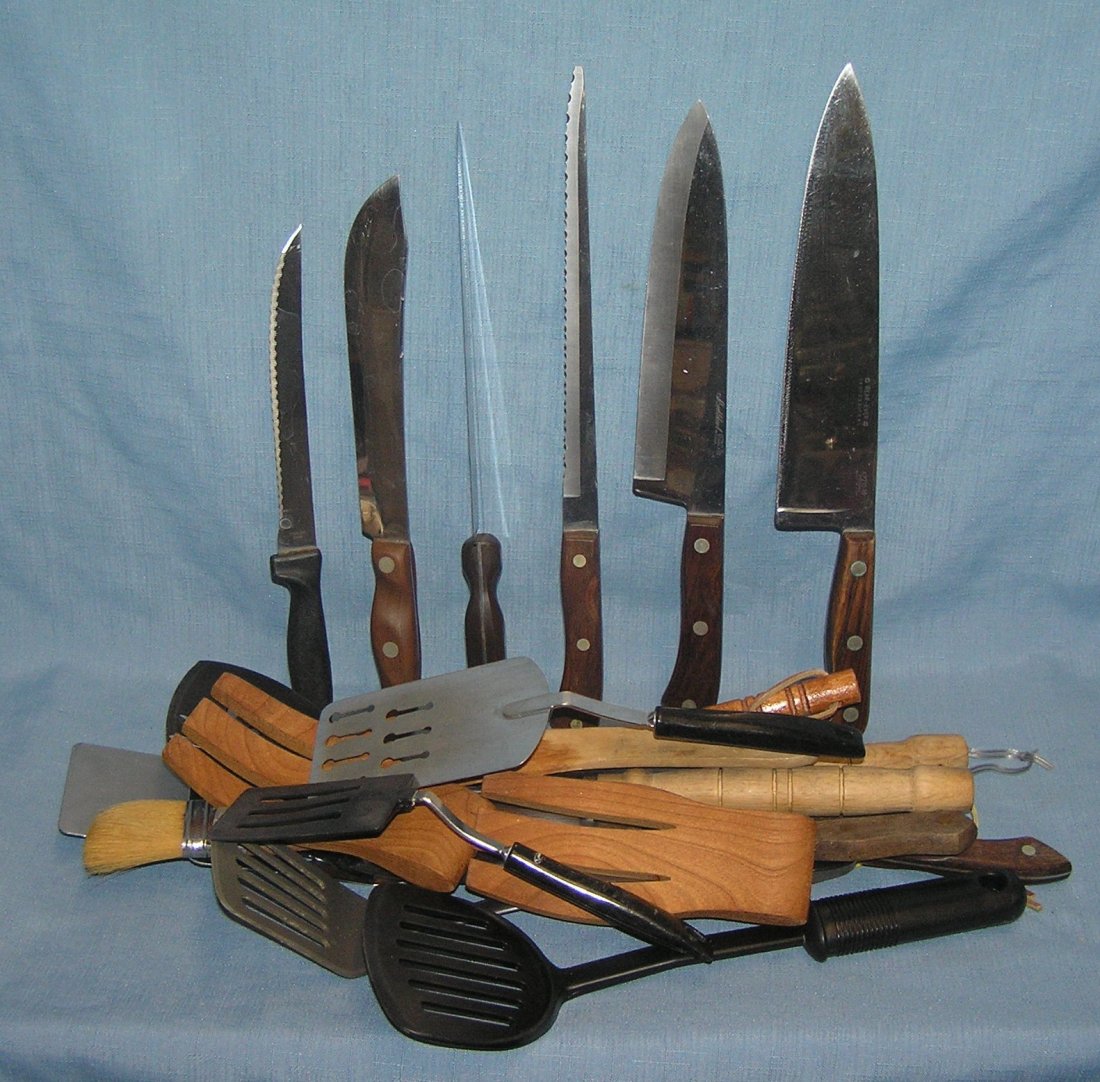 Box full of professional quality kitchenwares: Box full of professional quality kitchenwares including quality butcher and cutting knives: Wearever, Cutco, Master Carver and much more est. value $65.00-$75.00