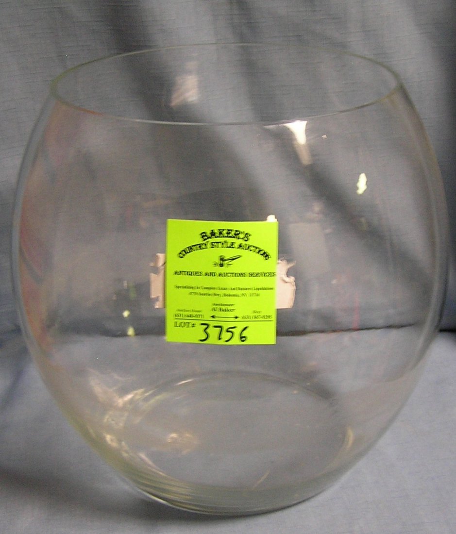 Vintage glass country store candy jar: Vintage glass country store candy jar est. value $25.00-$30.00