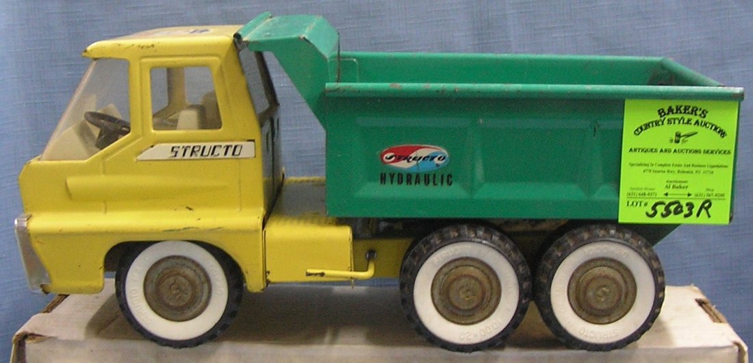Vintage Structo hydrolic dump truck: Vintage Structo hydrolic dump truck. Est. value $125.00-$150.00