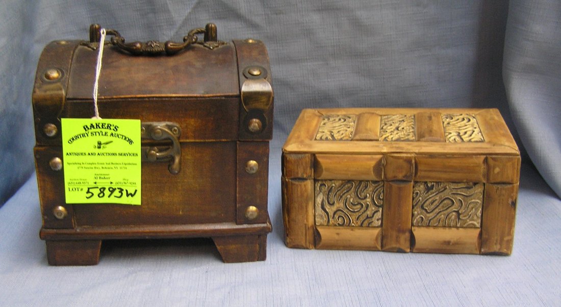 Pair of wooden/trinket/jewelry boxes: Pair of wooden/trinket/jewelry boxes est. value $50.00-$75.00