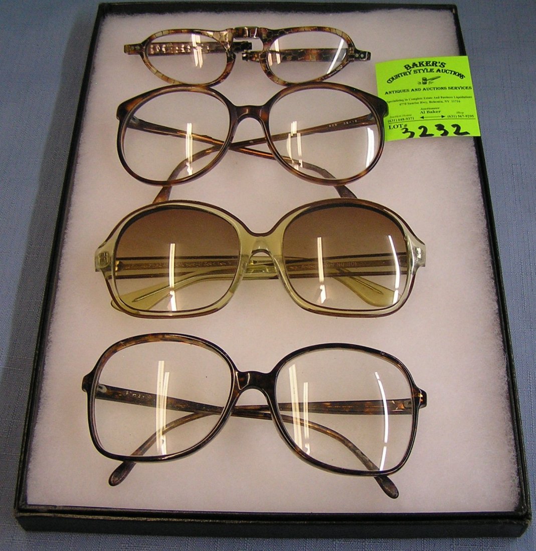 Collection of vintage quality eye ware: Collection of vintage quality eye ware est. value $40.00-$60.00