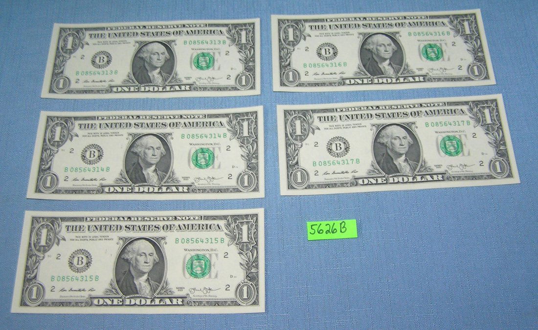 Group of uncirculated US one dollar bills: Group of uncirculated US one dollar bills all in sequential serial numbered order est. value $25.00-$30.00