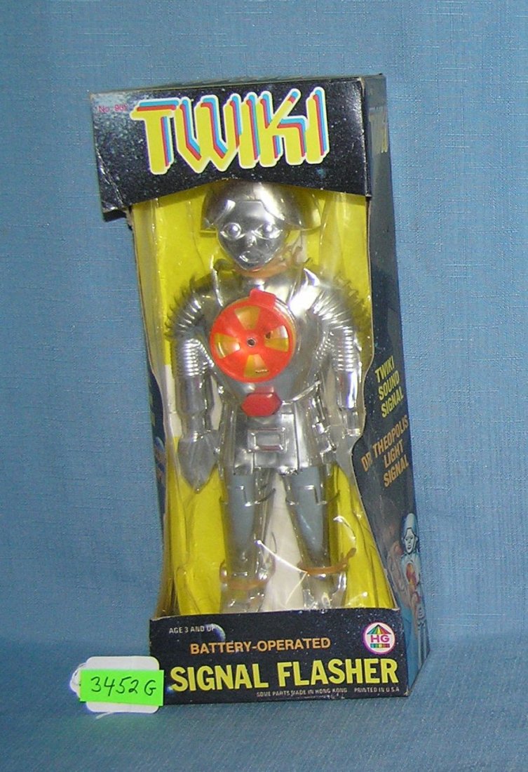 Buck Rogers Twiki signal flashing robot: Buck Rogers Twiki battery operated signal flashing robot toy 10 inches in original box est. value $40.00-$50.00