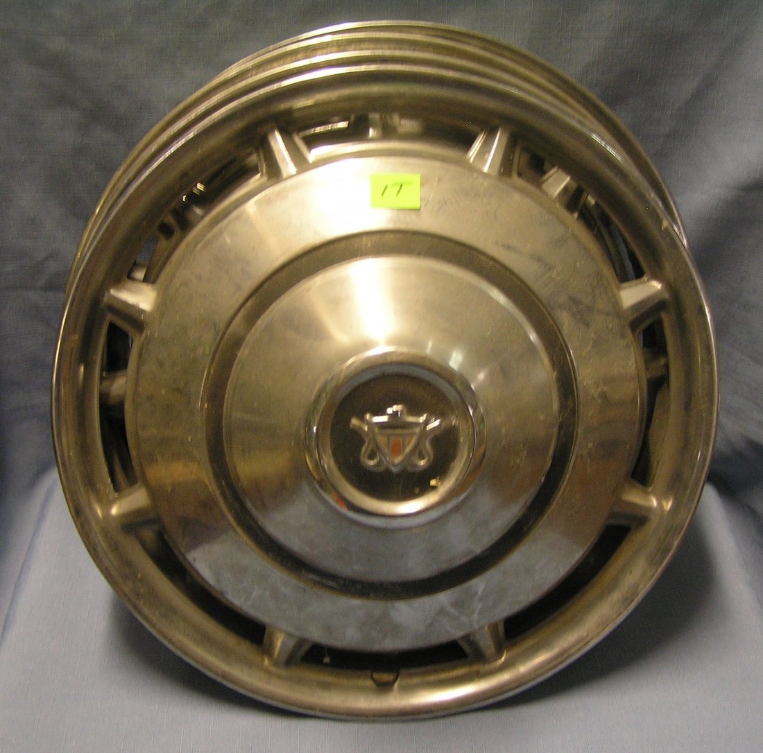 Old corvette sale hubcaps