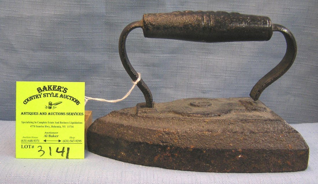 Antique cast iron clothes iron: Antique cast iron clothes iron est. value $25.00-$35.00