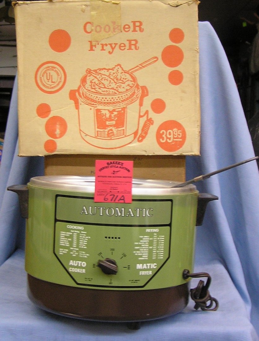Automatic cooker or deep fryer: Automatic cooker or deep fryer with original box est. value $35.00-$45.00