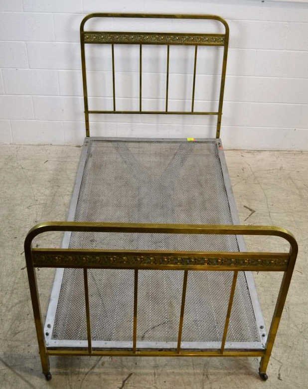 Vintage Brittish Brass Twin Bed Frame WWII Era Vintage: Vintage Brittish Brass Twin Bed Frame WWII Era Vintage Brittish Brass Twin Bed Frame WWII Era from England Barracks