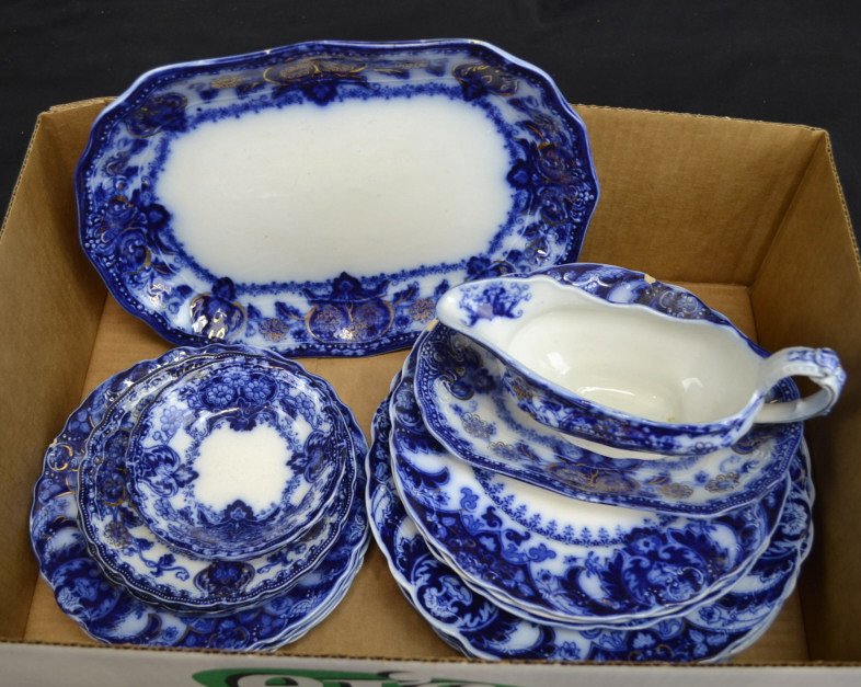 Flow Blue Seville Semi Porcelain & Johnson Bros 21pc: Flow Blue Seville Semi Porcelain & Johnson Bros 21pcs in total. Dinnerware - some pieces chipped.