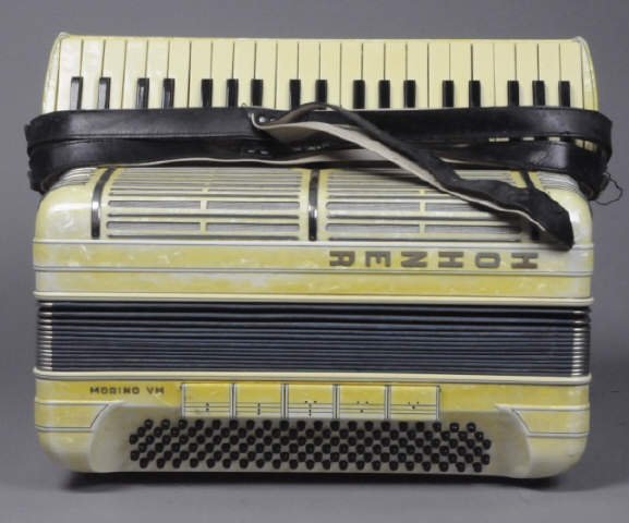 Hohner Piano accordion, Germany w/ Case: Hohner Piano accordion, Germany w/ Case