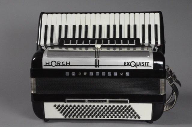 Horch "Exquisite" Piano Accordion & Case: Horch "Exquisite" Piano Accordion & Case