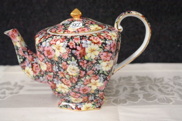 Hand Painted Tea Pot by Royal Cotswold, England: Hand Painted Tea Pot by Royal Cotswold, England - Floral decoration - 7" tall
