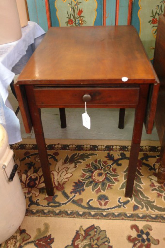 1800's PA Pembroke single Drawer Dropside Tab: 1800's PA Pembroke single Drawer Drop side Table on tapered legs, dovetailed Drawer 28t x 21w x 29d
