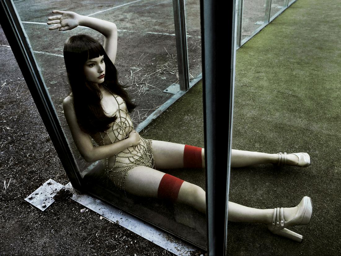 Bèla Adler (1959) Salvador Fresneda(1957): Bèla Adler (1959) Salvador Fresneda(1957) Serie Barbie’s Project, modelo Keshia Gerrits, 2009 Impresión en papel Hahnemühle matt fine art 308 gr. 100 % algodon, 70 x 90 cm, firmad