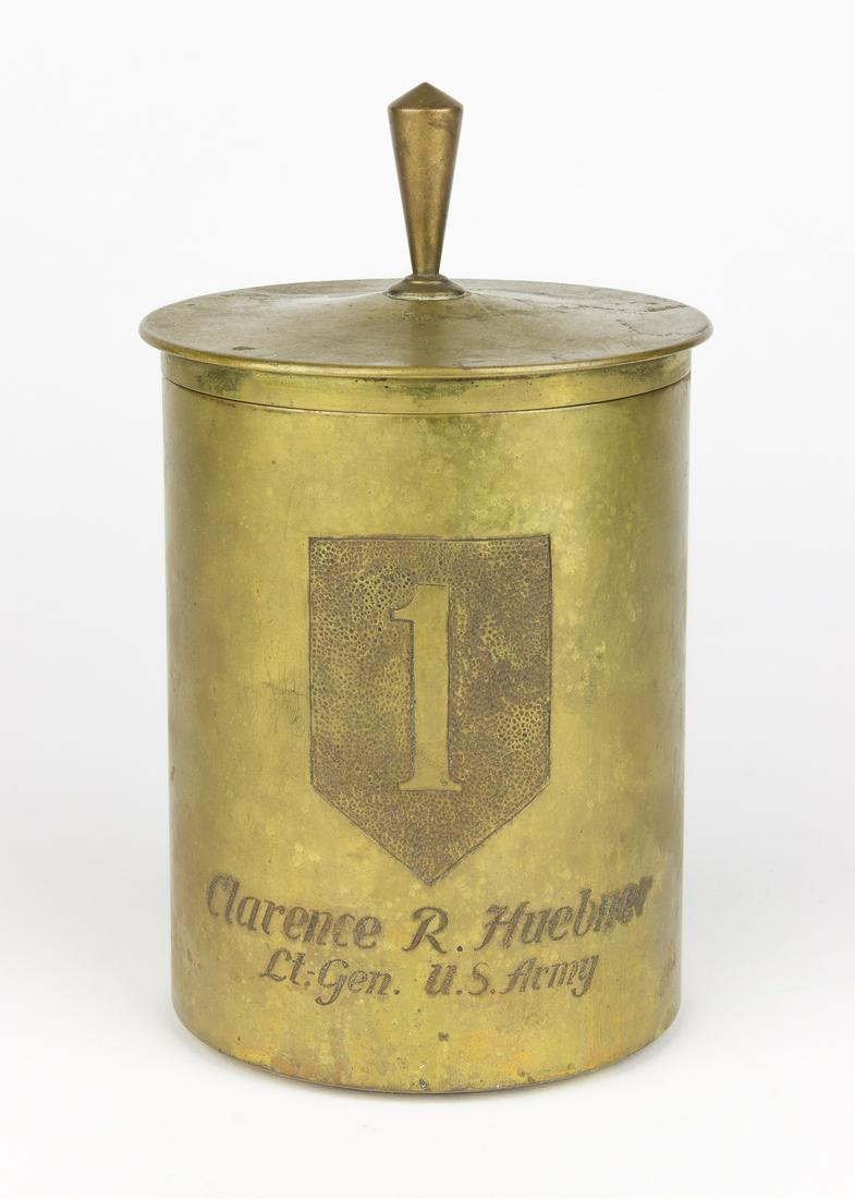 1ST INF DIV HUMIDOR PRESENTED TO GEN. HUEBNER: 1ST INFANTRY DIVISION HUMIDOR PRESENTED TO GEN. CLARENCE R. HUEBNERFROM THE ESTATE OF GEN. CLARENCE R. HUEBNER, COMMANDER OF THE 1ST INFANTRY DIVISION IN THE FIRST WAVE AT OMAHA BEACH Round brass humi