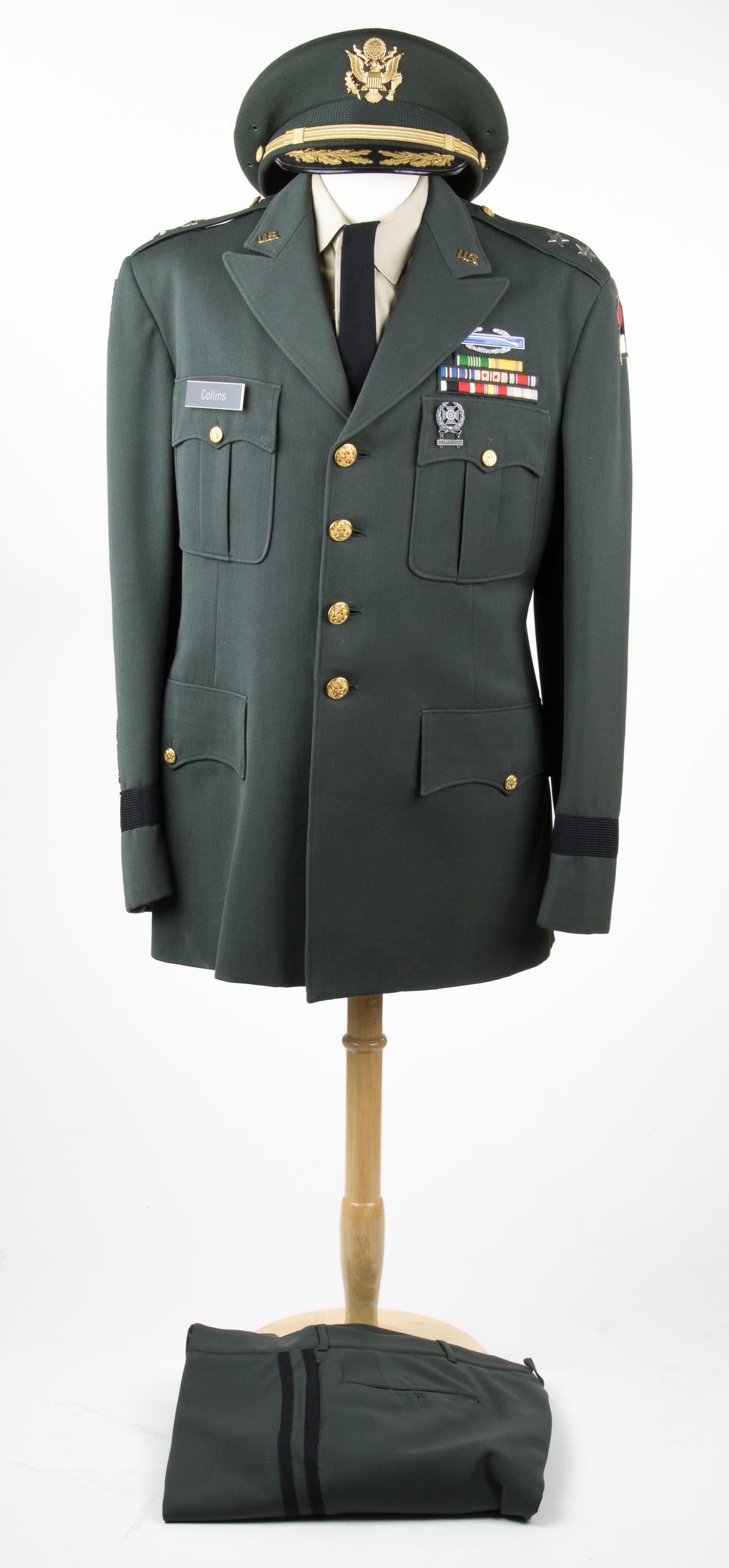 AMERICAN MAJOR GENERAL'S UNIFORM: Fine example of a uniform belonging to an as of yet unidentified American major general 'Collins', complete with stars, ribbons and visor cap. We do know that Major General Collins served in the infan